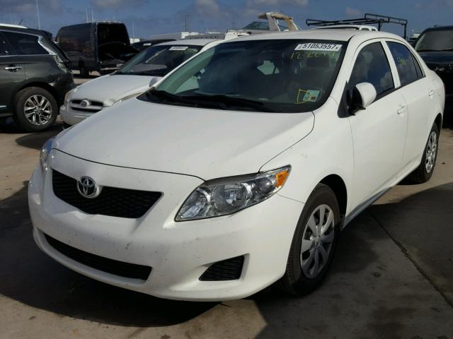 2T1BU4EEXAC515281 - 2010 TOYOTA COROLLA BA WHITE photo 2