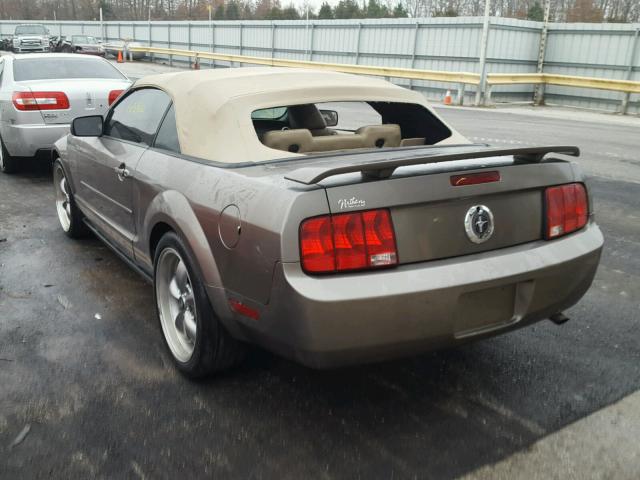 1ZVFT84N655197852 - 2005 FORD MUSTANG BROWN photo 3