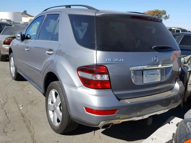 4JGBB8GB0BA630778 - 2011 MERCEDES-BENZ ML 350 4MA GRAY photo 3