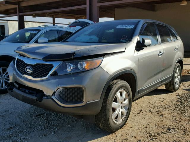 5XYKT4A18CG269005 - 2012 KIA SORENTO BA GRAY photo 2