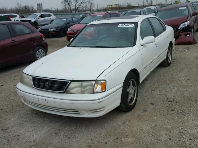 4T1BF18B1WU268720 - 1998 TOYOTA AVALON XL WHITE photo 2