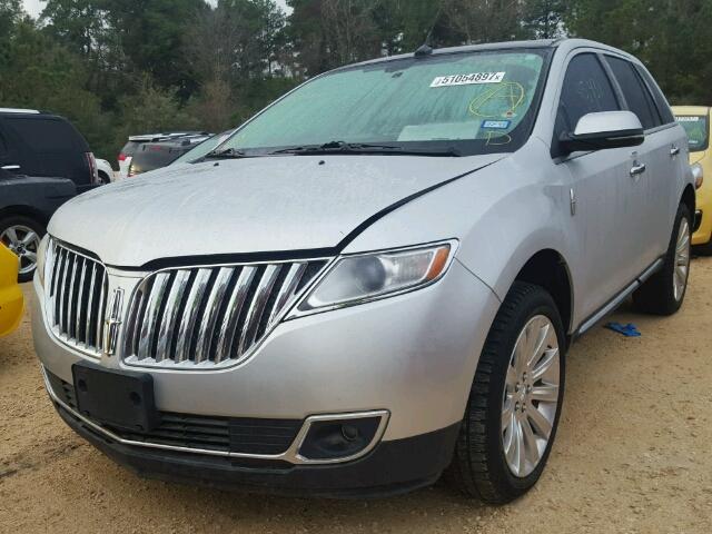 2LMDJ6JK8DBL23458 - 2013 LINCOLN MKX SILVER photo 2