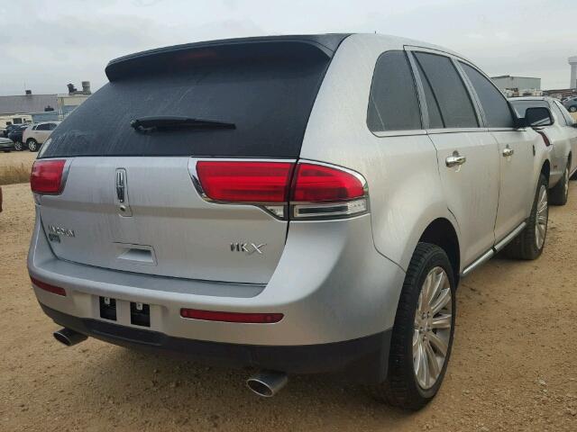 2LMDJ6JK8DBL23458 - 2013 LINCOLN MKX SILVER photo 4