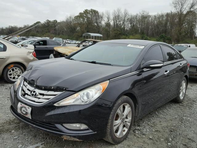 5NPEC4AC3BH229095 - 2011 HYUNDAI SONATA SE BLACK photo 2