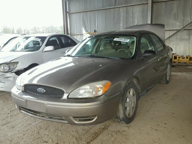 1FAFP53U75A225962 - 2005 FORD TAURUS SE SILVER photo 2