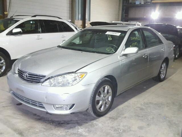 4T1BF30K25U095182 - 2005 TOYOTA CAMRY LE SILVER photo 2