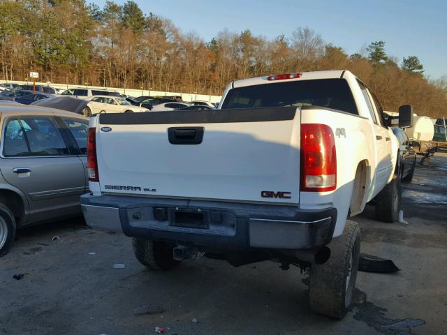 1GTHK23657F567403 - 2007 GMC SIERRA K25 WHITE photo 4