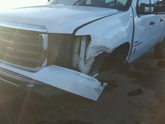 1GTHK23657F567403 - 2007 GMC SIERRA K25 WHITE photo 9