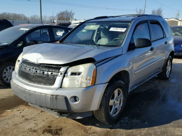 2CNDL23F356037722 - 2005 CHEVROLET EQUINOX LS SILVER photo 2