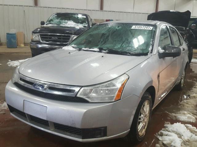 1FAHP35N58W143898 - 2008 FORD FOCUS SE GRAY photo 2