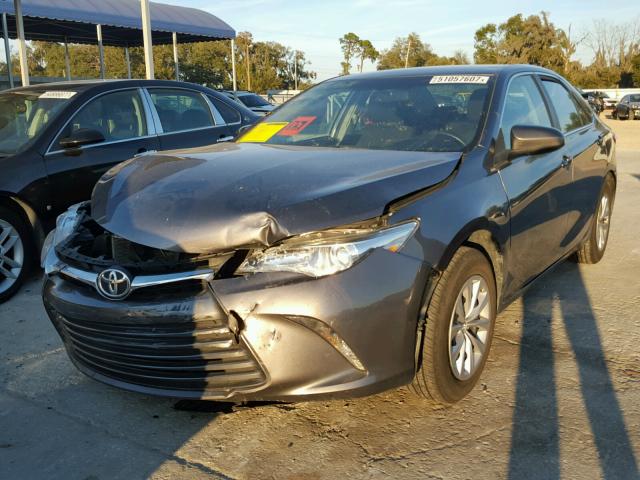 4T1BF1FK4GU504927 - 2016 TOYOTA CAMRY LE CHARCOAL photo 2