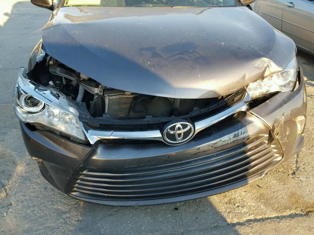 4T1BF1FK4GU504927 - 2016 TOYOTA CAMRY LE CHARCOAL photo 9