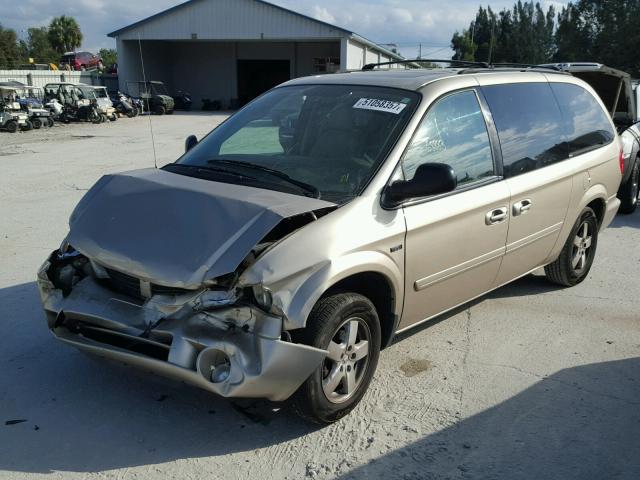 2D4GP44L57R357358 - 2007 DODGE GRAND CARA BEIGE photo 2