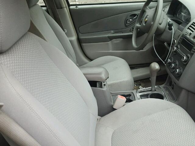 1G1ZS51F26F282321 - 2006 CHEVROLET MALIBU LS SILVER photo 5