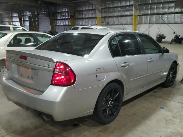 1G1ZW571X7F137190 - 2007 CHEVROLET MALIBU SS Gümüş foto 4