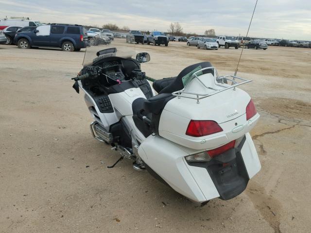 JH2SC68G2CK001333 - 2012 HONDA GL1800 WHITE photo 3