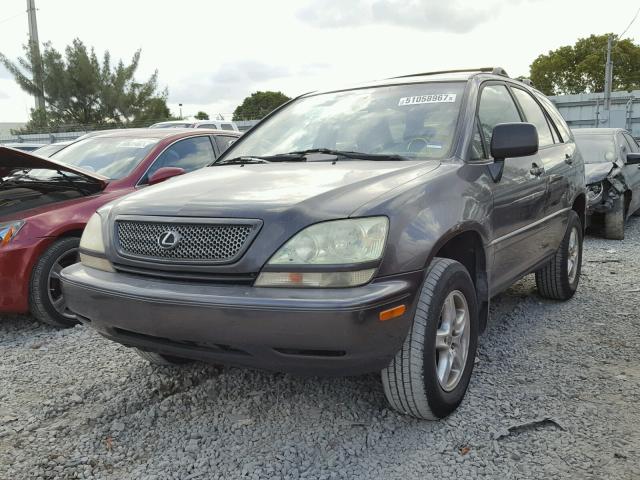 JTJGF10U620147185 - 2002 LEXUS RX 300 BROWN photo 2