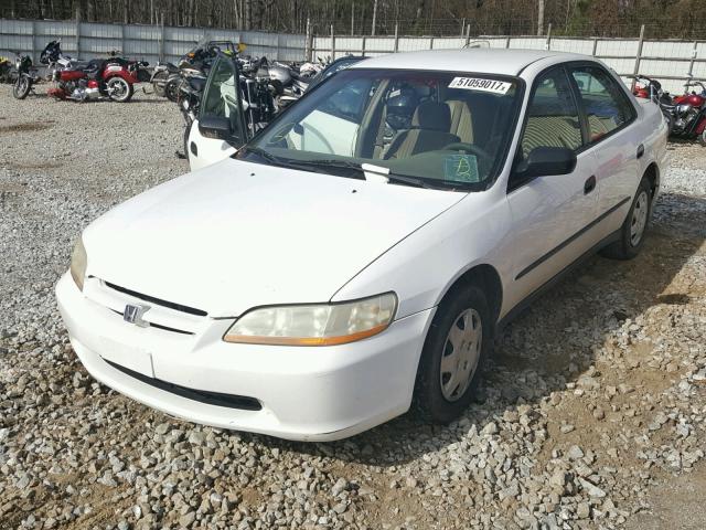 1HGCF8647WA185303 - 1998 HONDA ACCORD DX WHITE photo 2