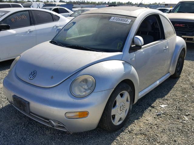 3VWCC21CXYM478246 - 2000 VOLKSWAGEN NEW BEETLE 银色 照片 2
