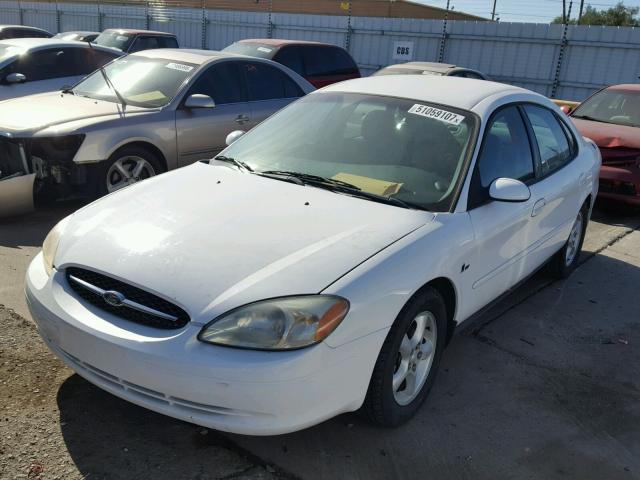 1FAFP5324YG190734 - 2000 FORD TAURUS SE WHITE photo 2