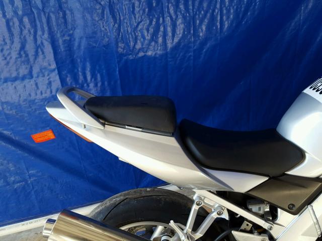 JS1VP53AX32103268 - 2003 SUZUKI SV650 SILVER photo 6