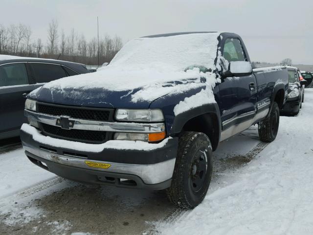 1GCHK24U02E196985 - 2002 CHEVROLET SILVERADO BLUE photo 2