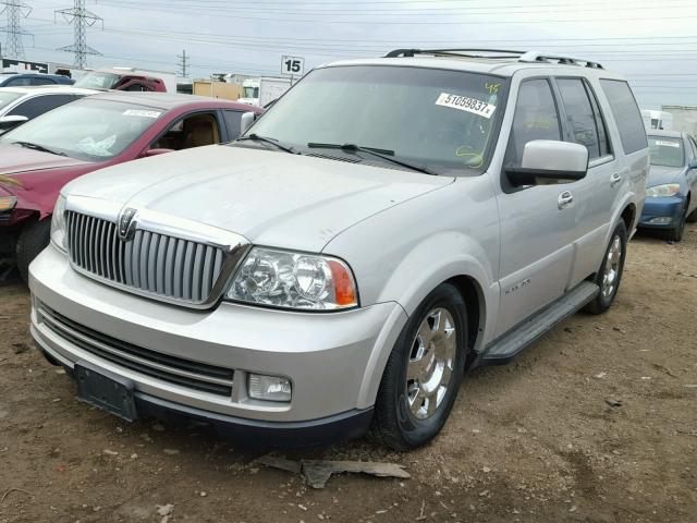 5LMFU28506LJ07799 - 2006 LINCOLN NAVIGATOR SILVER photo 2