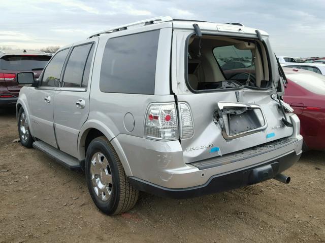 5LMFU28506LJ07799 - 2006 LINCOLN NAVIGATOR SILVER photo 3