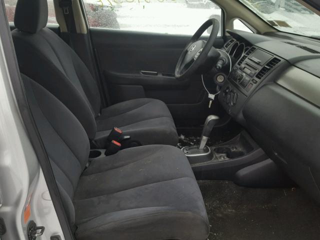 3N1BC13E19L357557 - 2009 NISSAN VERSA S SILVER photo 5