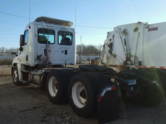 1FUJGEBGXCLBW7911 - 2012 FREIGHTLINER CASCADIA 1 WHITE photo 3