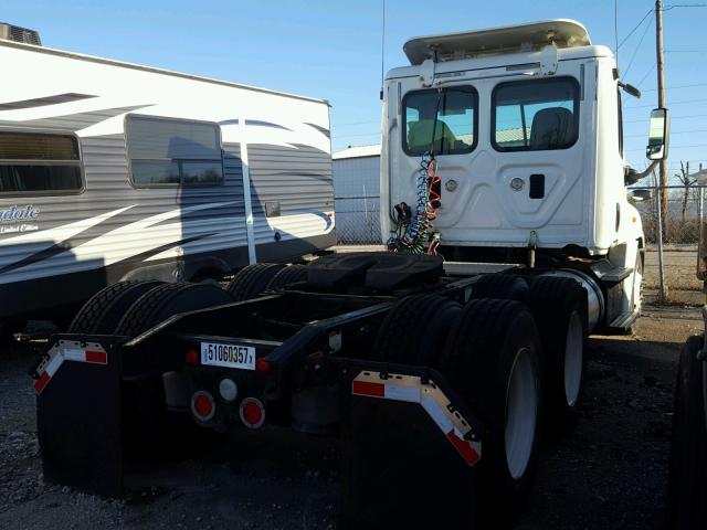 1FUJGEBGXCLBW7911 - 2012 FREIGHTLINER CASCADIA 1 WHITE photo 4