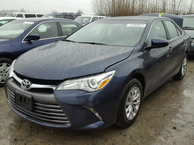 4T1BF1FK7GU606612 - 2016 TOYOTA CAMRY LE ლურჯი ფოტო 2