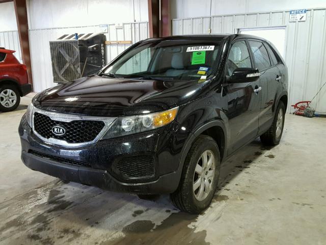 5XYKT3A10BG067414 - 2011 KIA SORENTO BA BLACK photo 2