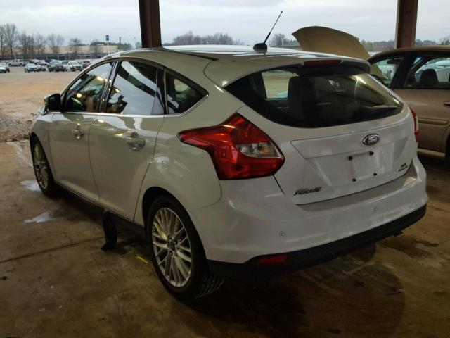 1FAHP3M28CL382606 - 2012 FORD FOCUS SEL WHITE photo 3