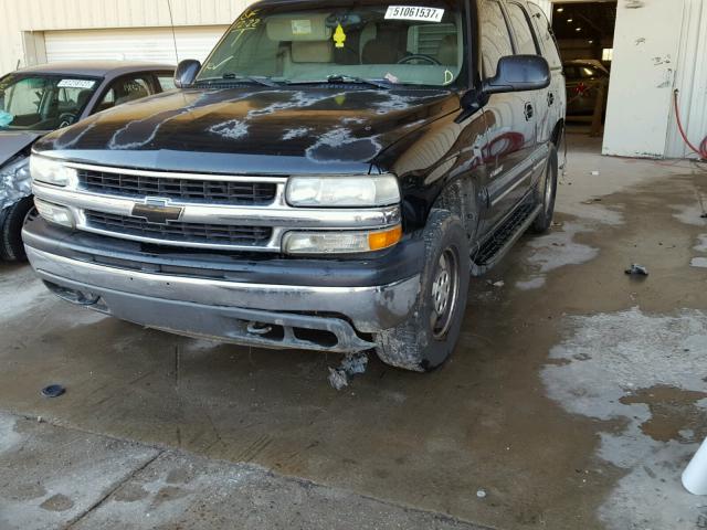 1GNEC13T71J257913 - 2001 CHEVROLET TAHOE C150 BLACK photo 2