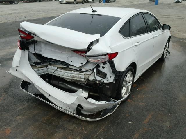 3FA6P0H7XGR239417 - 2016 FORD FUSION SE WHITE photo 4