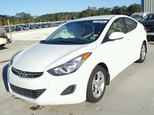 5NPDH4AE9DH407707 - 2013 HYUNDAI ELANTRA GL WHITE photo 2