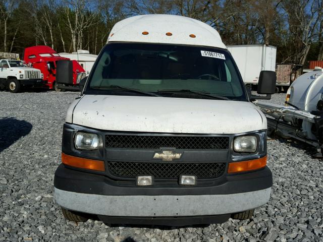 1GBHG31U151179463 - 2005 CHEVROLET EXPRESS G3 WHITE photo 9