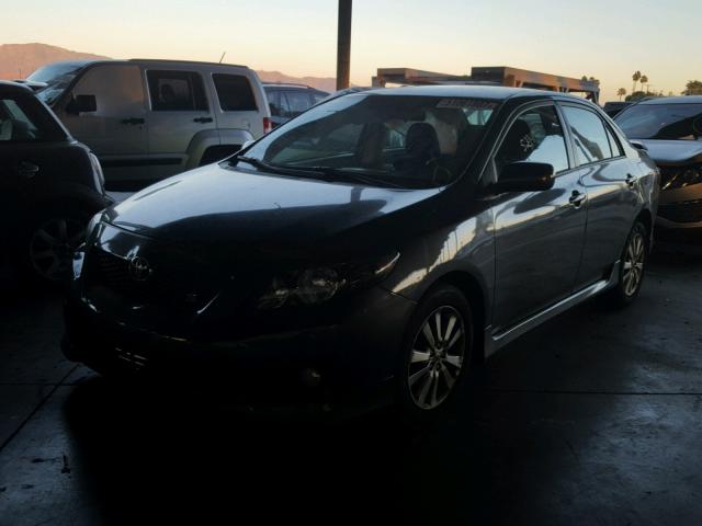 1NXBU4EE2AZ210713 - 2010 TOYOTA COROLLA BA GRAY photo 2