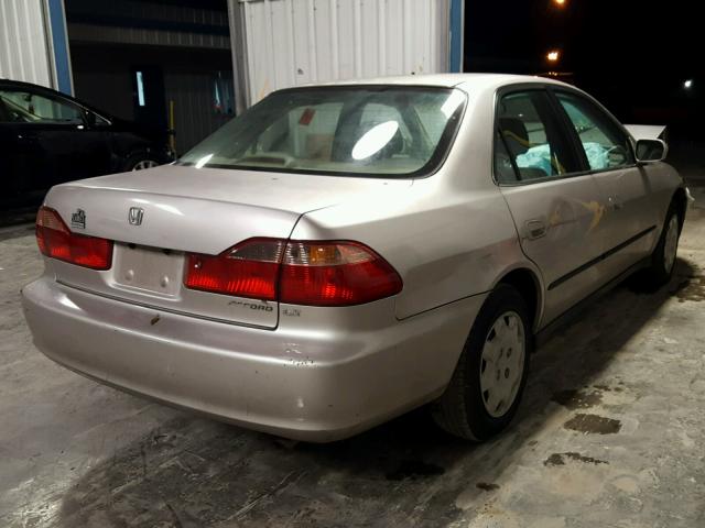 1HGCG5649WA081682 - 1998 HONDA ACCORD LX SILVER photo 4