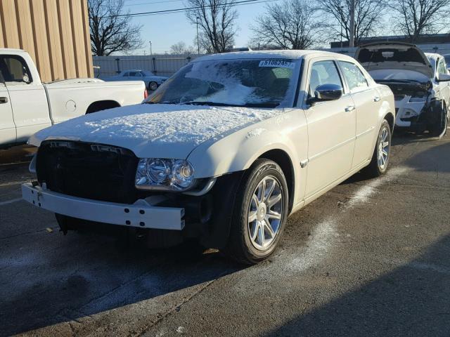 2C3LA63H26H397797 - 2006 CHRYSLER 300C WHITE photo 2