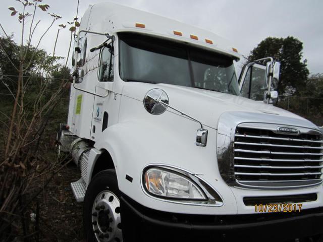 1FUJA6CV07LX06060 - 2007 FREIGHTLINER CONVENTION WHITE photo 2