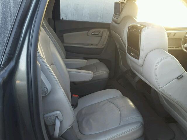 1GNKRJED5BJ156782 - 2011 CHEVROLET TRAVERSE L GRAY photo 6