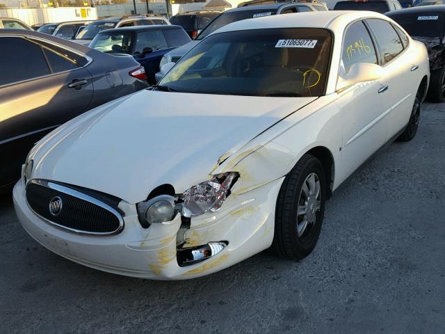 2G4WC582061100533 - 2006 BUICK LACROSSE C WHITE photo 2