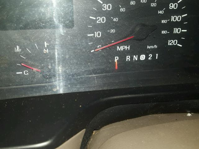 1LNHM82W0XY613931 - 1999 LINCOLN TOWN CAR S GREEN photo 8