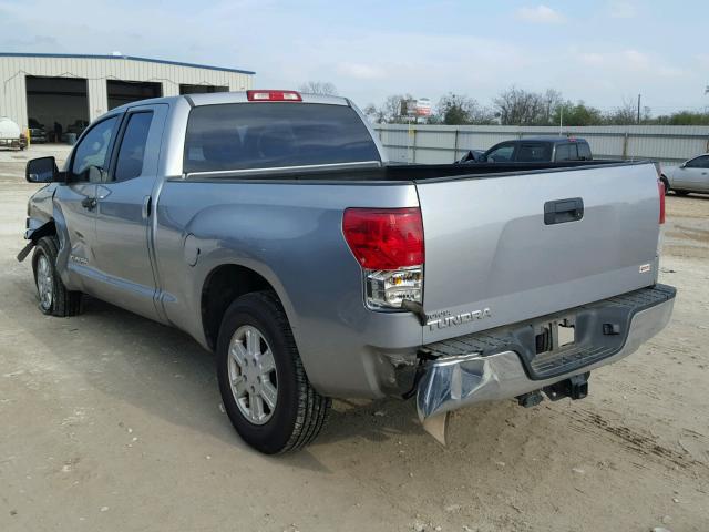 5TFRM5F15BX029528 - 2011 TOYOTA TUNDRA DOU SILVER photo 3