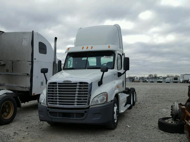 1FUJGEDR5DLBZ2604 - 2013 FREIGHTLINER CASCADIA 1 WHITE photo 2