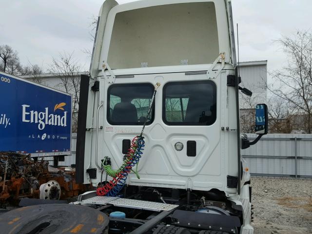 1FUJGEDR5DLBZ2604 - 2013 FREIGHTLINER CASCADIA 1 WHITE photo 6