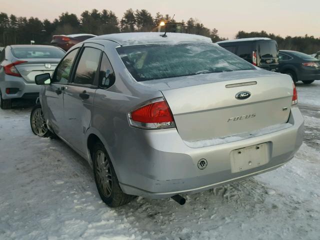 1FAHP3FN2BW137191 - 2011 FORD FOCUS SE GRAY photo 3