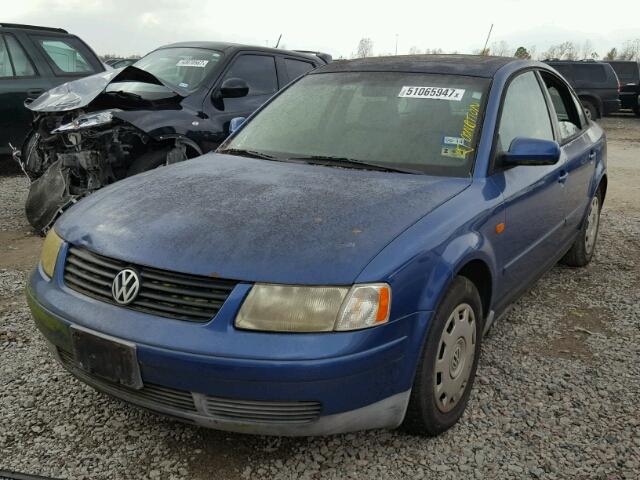 WVWMA63B8WE193153 - 1998 VOLKSWAGEN PASSAT GLS BLUE photo 2